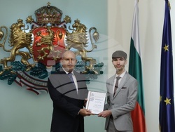 Президентска инициатива - награда „Джон Атанасов“ - отличия - връчване