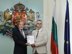 Президентска инициатива - награда „Джон Атанасов“ - отличия - връчване