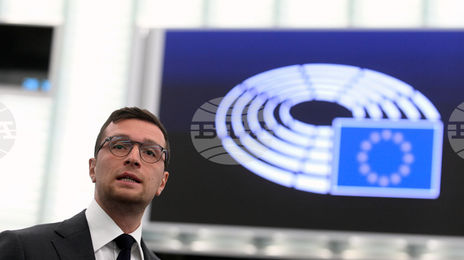 Лидерът на френската крайна десница Жордан Бардела се срещна с Найджъл фараж в Лондон