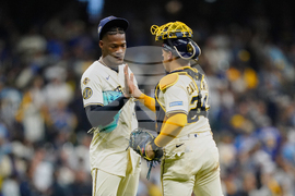 NLDS Cubs Brewers Baseball