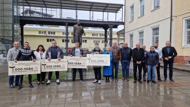 В Габрово бяха отпуснати на първите стипендии на името на д-р Никола Василиади, дарител и патрон на местната професионална техническа гимназия