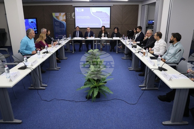 Трябва да използваме бавното навлизане на изкуствения интелект в България за подготовка на всички нива, смята Петранка Джиброва от МОН