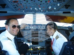 Пилотът и писател Йордан Колев представя финалната книга от трилогията си „Хилядолетната битка“ – „Екзекуторът“. Снимка: „Книгомания“