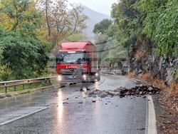 Асеновград - път - свлачище - затворено движение