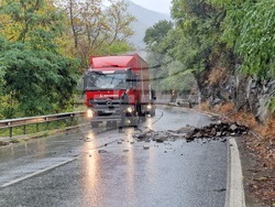 Асеновград - път - свлачище - затворено движение