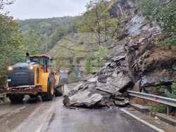 Асеновград - път - свлачище - затворено движение