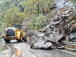 Асеновград - път - свлачище - затворено движение