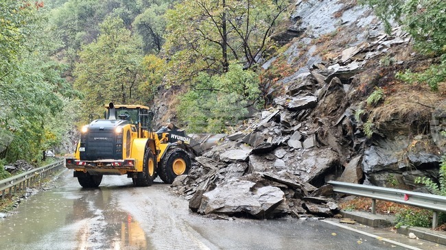 Възстановено е движението по пътя Смолян - Средногорци