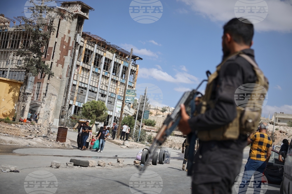 Сирийските власти и кюрдските сили поотделно са наредили на своите сили да прекратят бойните действия в Алепо