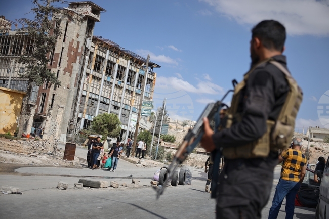 Сирийските власти и кюрдските сили поотделно са наредили на своите сили да прекратят бойните действия в Алепо