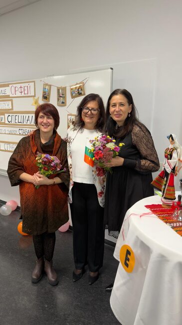 С питка и здравец бе открита новата учебна година в училище „Орфей” в град Кремс, Австрия