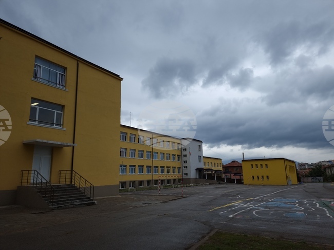 В Кюстендил представиха ремонтираните сгради на две училища