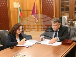 Софийският университет и Националната библиотека подписват договор за сътрудничество: Дигитализация на славянски ръкописи