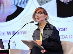 Пловдив - Ванина Манини Уилямс - ученето на езици