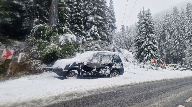 Задължително с вериги се осъществява движението през проходите Пампорово и Превала