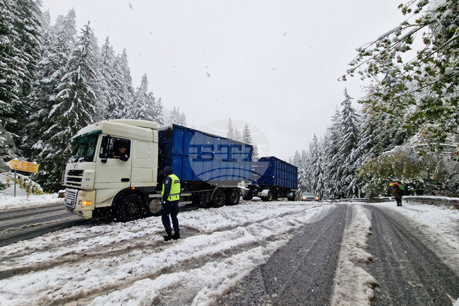 Проходът Превала остава затворен до 10:00 ч. утре сутринта