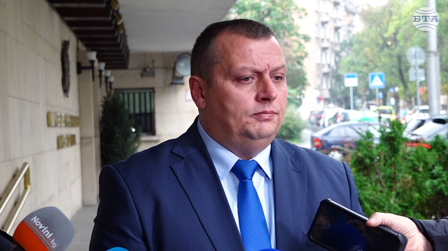 Работи се по случая със запалените камиони, каза зам.-министърът на вътрешните работи Тони Тодоров