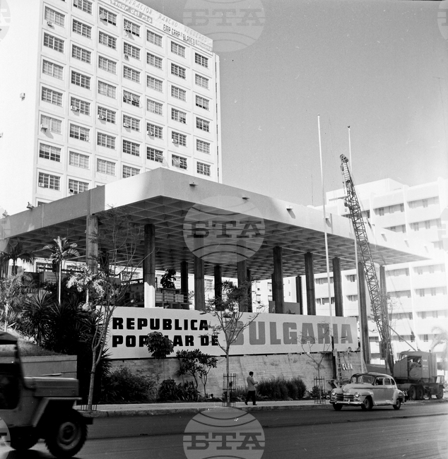 България установява дипломатически отношения с Куба