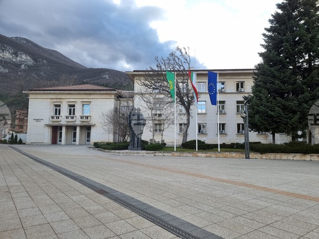 Писателката и инфлуенсър Изабел Овчарова-Изи ще се срещне със своите почитатели във Враца