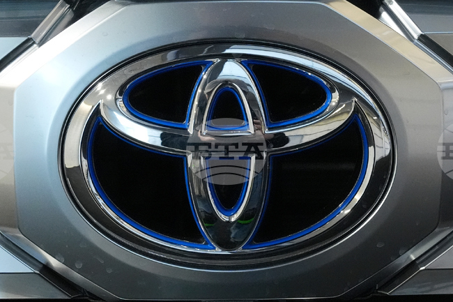 "Тойота" повиши офертата си за цялостно придобиване на най-голямото си подразделение под инвеститорски натиск