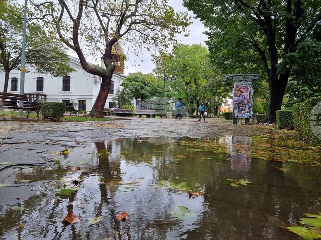 Очакват се значителни валежи от дъжд и усложнена зимна обстановка в област Сливен