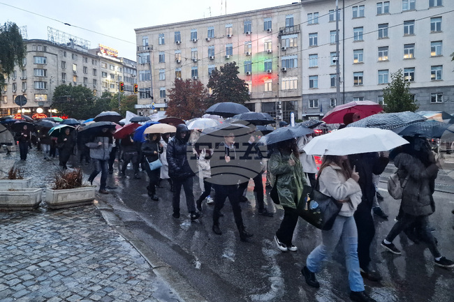 Приключи протестът на младите лекари в София, движението на Орлов мост е възстановено