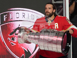 Blackhawks Panthers Hockey