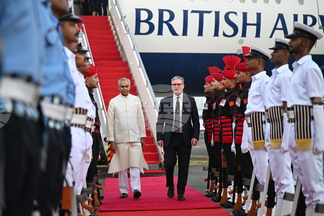 Британският премиер пристигна в Индия на двудневна визита, фокусирана върху икономиката и търговията
