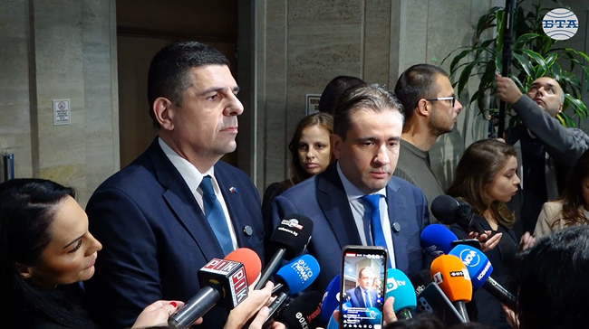 Подготвяме проект на решение за случая в Елените и всички останали случаи на незаконно строителство, каза Божидар Божанов от ПП-ДБ