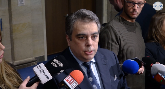 Ситуацията с боклука в двата столични района започва да се нормализира, каза лидерът на "Продължаваме Промяната" Асен Василев