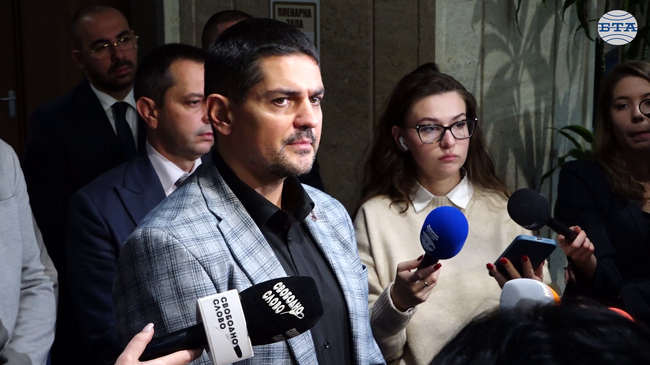 Васил Терзиев има нашата подкрепа в борбата с фирмите, които дават три пъти по-висока цена за сметопочистване, каза лидерът на МЕЧ Радостин Василев