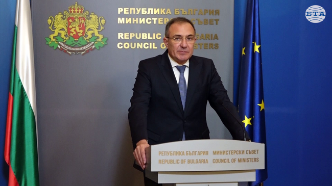 До 7500 лв. може да получи едно семейство, пострадало от наводненията, каза социалният министър Борислав Гуцанов