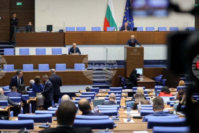 Парламентът прие на първо четене законови промени, с които се въвежда нов предмет "Добродетели и религия" в училище