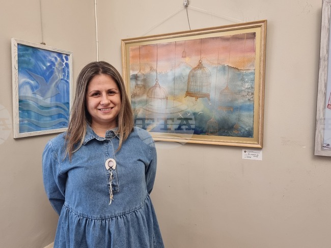 Най-голямото изкуство, което познавам, е проявата на човечност, казва плевенската художничка Ралица Енчева