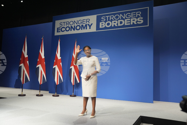 Найджъл Фараж обяви смъртта на Консервативната партия. Заплашени ли са торите от изчезване