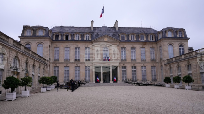 Служител на Елисейския дворец ще бъде съден за кражба на прибори от резиденцията на френския президент