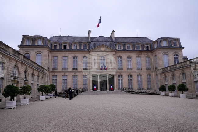 Служител на Елисейския дворец ще бъде съден за кражба на прибори от резиденцията на френския президент