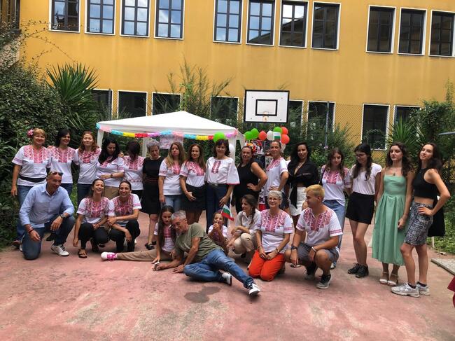 Българската танцова група „Нашенци“ в Милано продължава седмичните си репетиции по народни танци