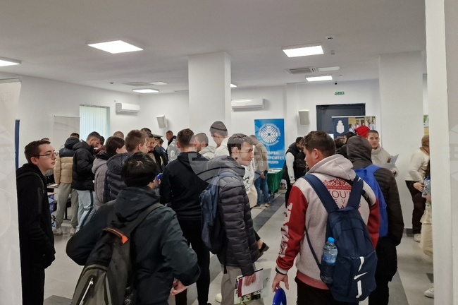 Монтана - Младежки център - изложение - университети