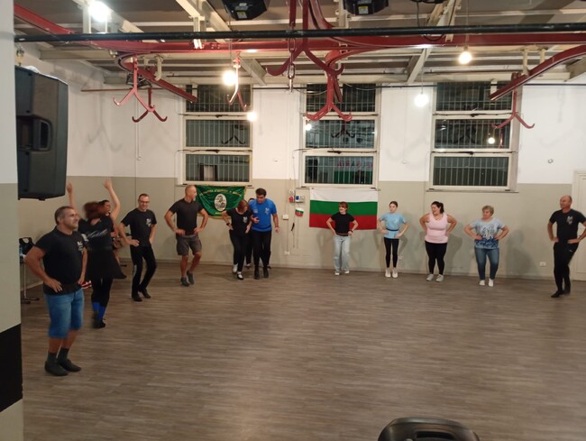  Формация „Веселие“ от Милано сподели снимки от репетициите на формацията в италианския град Ро