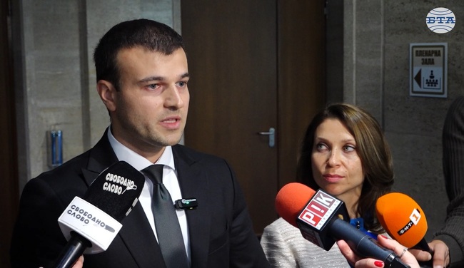 От "Възраждане" определиха законопроекта за "Лукойл" като лобистки