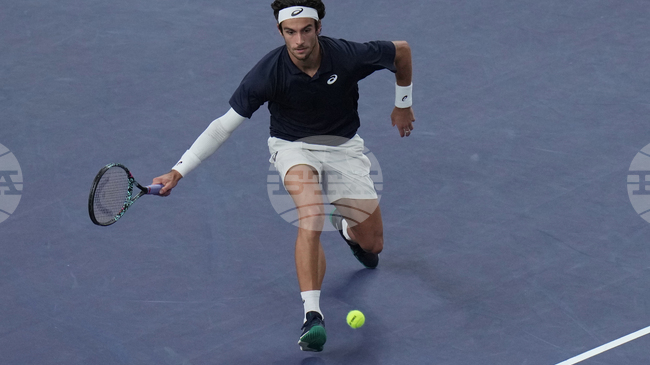 Лоренцо Музети продължава на четвъртфиналите на турнира по тенис в Гърция