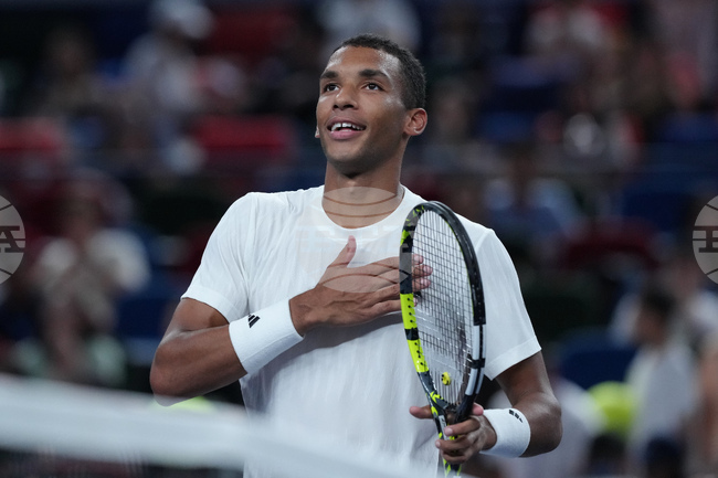 Феликс Оже-Алиасим спечели титлата на тенис турнира в Брюксел след победа в три сета над Иржи Лехечка