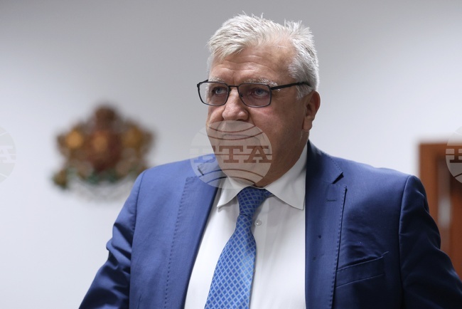 Ако кметът се нуждае от помощ, ще се отзовем, каза министър Манол Генов за проблема със сметосъбирането в София