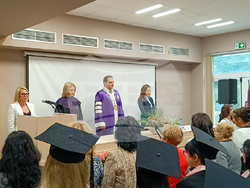 91 бакалаври от Филиал „Проф. д-р Иван Митев“ във Враца се дипломираха. Снимка: МУ - София