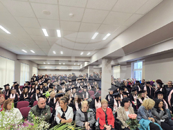 91 бакалаври от Филиал „Проф. д-р Иван Митев“ във Враца се дипломираха. Снимка: МУ - София