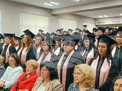 91 бакалаври от Филиал „Проф. д-р Иван Митев“ във Враца се дипломираха. Снимка: МУ - София
