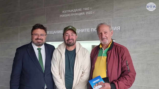 Stefan Valdobrev, The Usual Suspects Record Song at Stara Zagora Railway Station