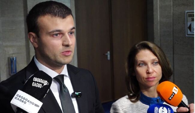 „Възраждане“ пита кой управлява държавата – премиерът или Пеевски