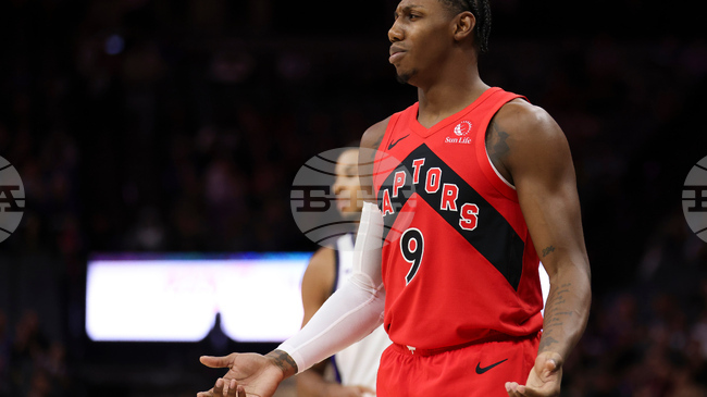 Крилото на Торонто Раптърс Ар Джей Барет ще пропусне още мачове от НБА заради травма на коляното